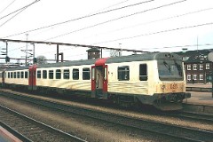 DSB MR/MRD trainset photographed at the railway station in Fredericia 2. April 2004.  The MRD class was purchased from 1981 to 1985 in a number of 97. The MR class was purchased from 1978 to 1985 in a number of 98. The first 30 of the MR class were built by Uerdingen in Germany, the rest of the MR class and all of the MRD class were built by Scandia in Denmark. Dieselhydraulic Deutz engine. 325 hp. Max speed 120 km/h - 75 mph. Length each unit 22 335 mm. Weight 34,5 metric tonnes. One trainset consists of two units. Renovated in 1995 - 1997. Increased max. speed to 130 km/h - 81 mph.